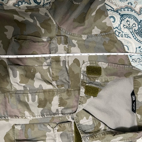 Zara Cropped Green Raw Hem Velcro Pocket Camo Print Army Utility Jacket (Sz M) - Picture 14 of 15
